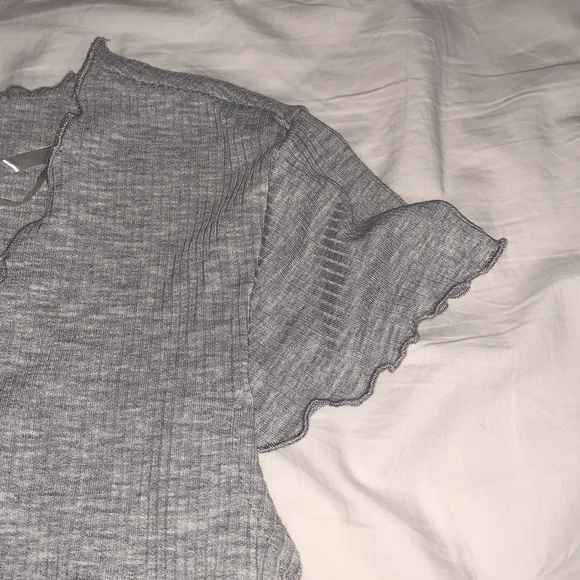 V Neck Ruffle Tee - Picture 4 of 4